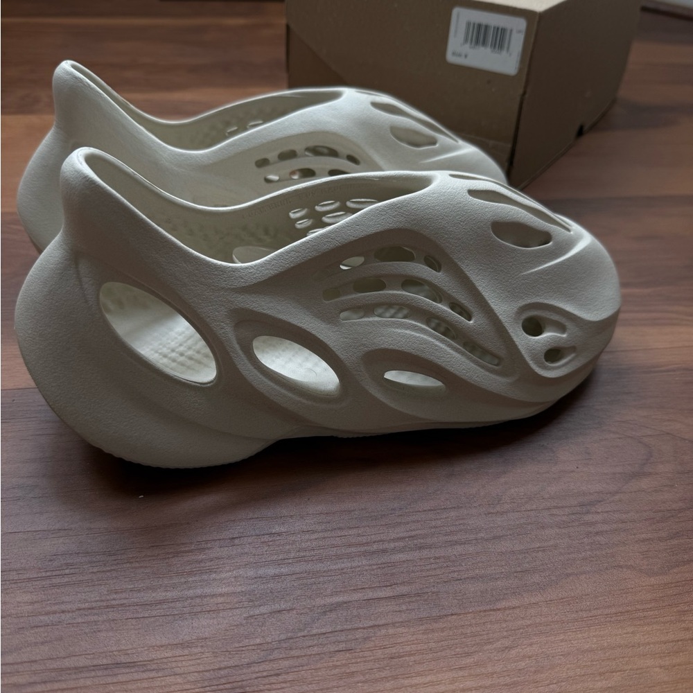 Yeezy Foam Runner - Picture 7 of 8